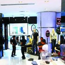 福建省零售業面臨深度調整，百貨服裝等業態轉型壓力加大